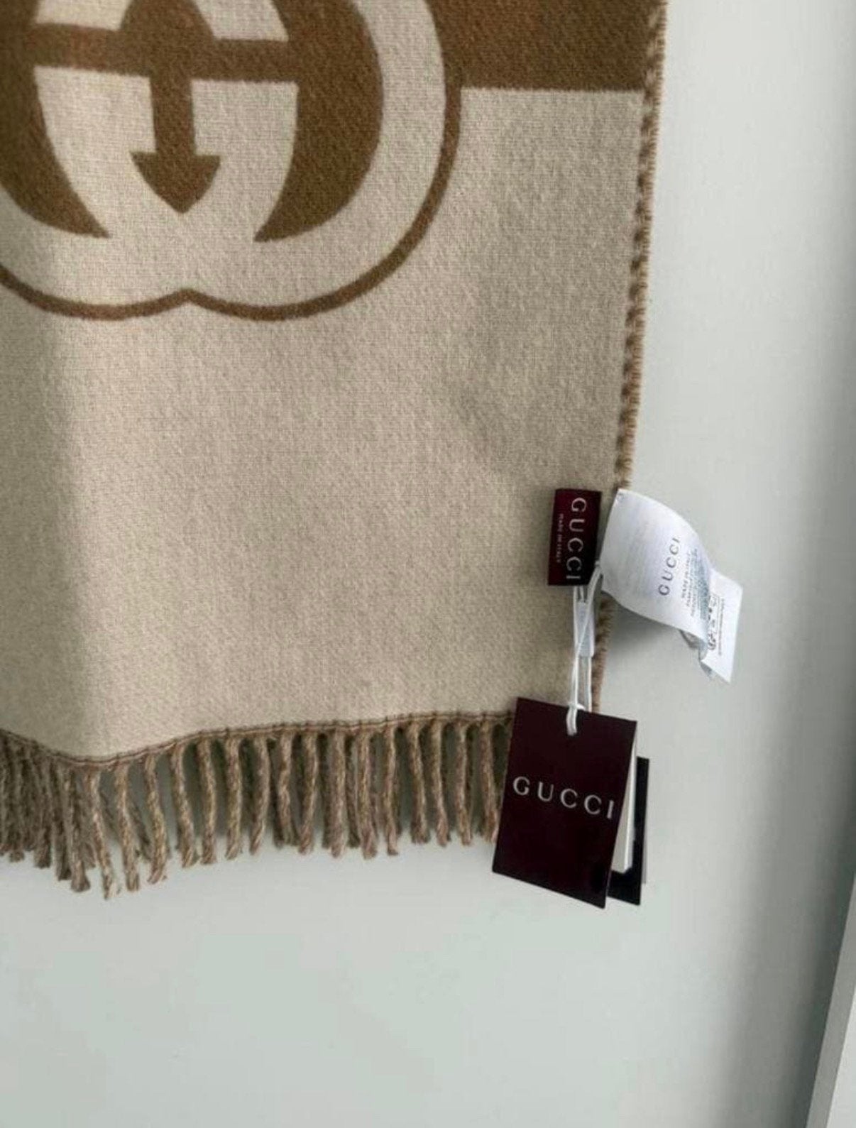 Orginele Gucci cashmere sjaal nieuw met tickets en bewijs., Ophalen of Verzenden, Nieuw, Maat 46/48 (XL) of groter, Sjaal