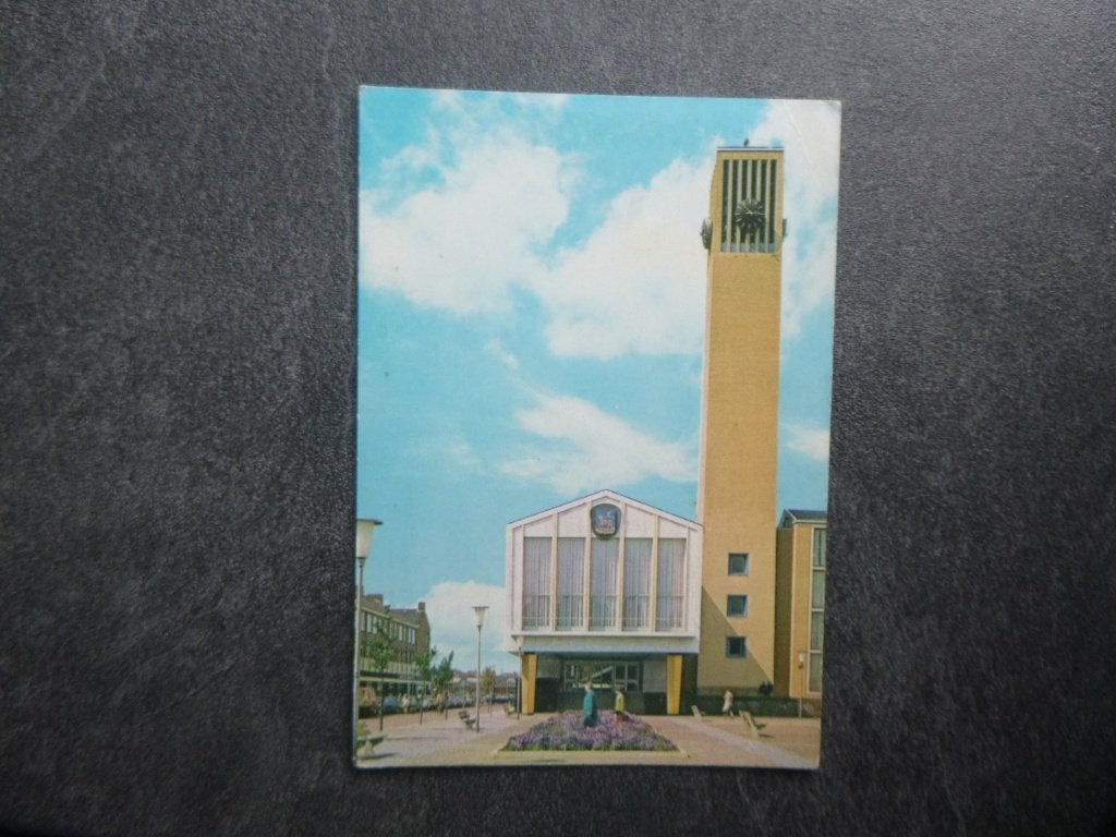 Velsen, stadhuis-plein 1945    1974, Verzenden, 1960 tot 1980, Gelopen, Noord-Holland