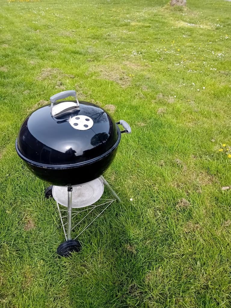 Weber Kettle 57 cm  (1x gebruikt), Ophalen, Zo goed als nieuw, WEBER, Met accessoires