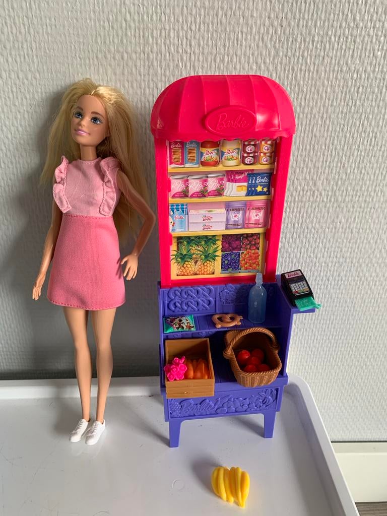 Barbie & Teresa Vriendschap Kruidenierskraam Speelset, Kinderen en Baby's, Speelgoed | Poppen, Zo goed als nieuw, Barbie, Ophalen of Verzenden