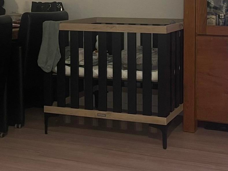 Interbaby Box Strips Zwart/Eiken - Verstelbare Bodem, Ophalen, Nieuw, Vierkant, In hoogte verstelbaar