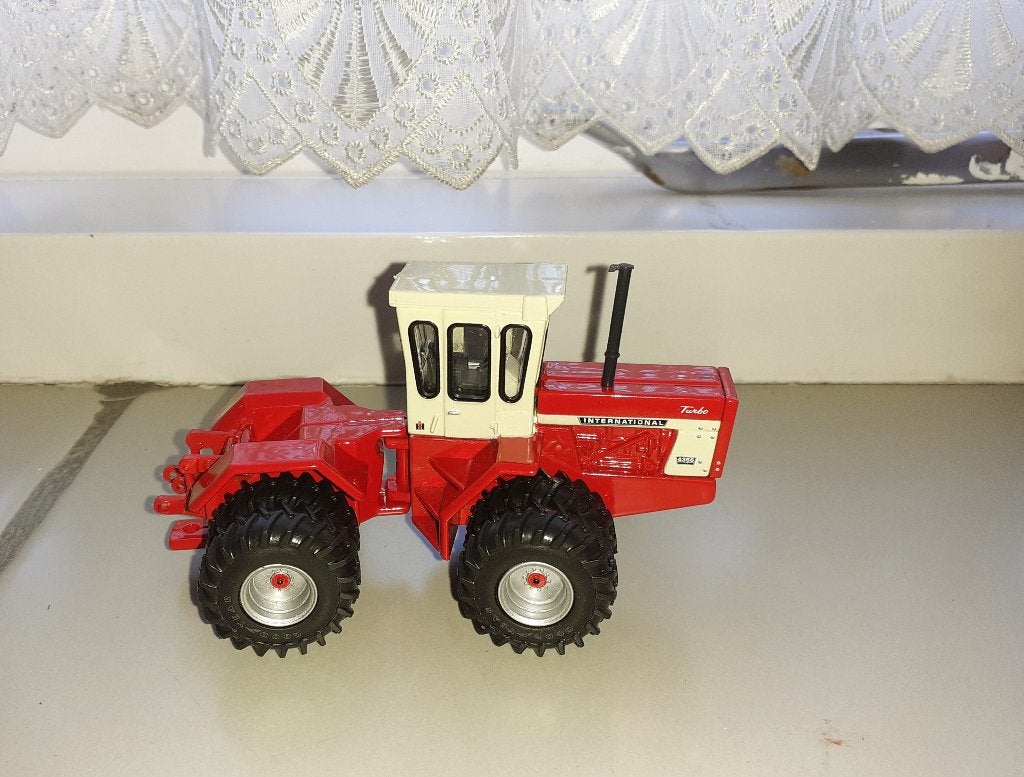 International Harvester 4366 - Ertl    (siku - britains), Ophalen of Verzenden, Nieuw, Tractor of Landbouw