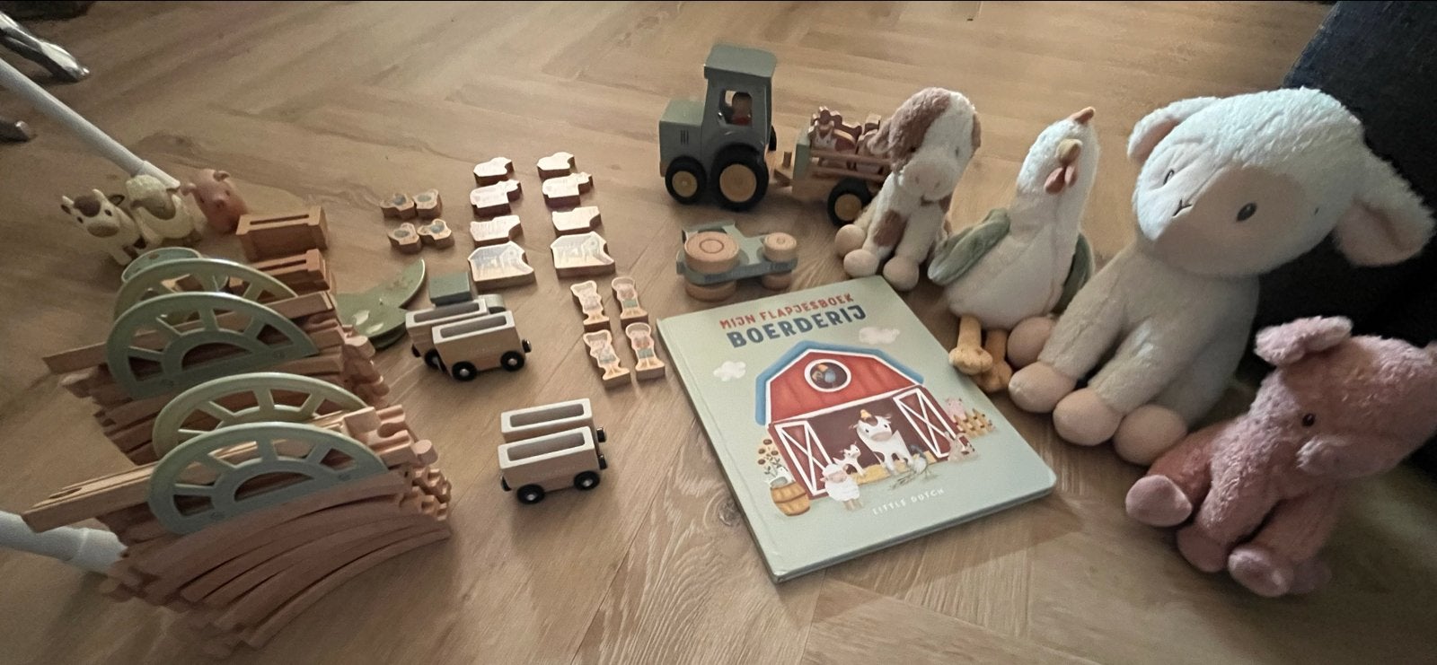 Little Dutch treinbaan, tractor, flapjesboek en knuffels, Ophalen, Gebruikt, Jongen of Meisje
