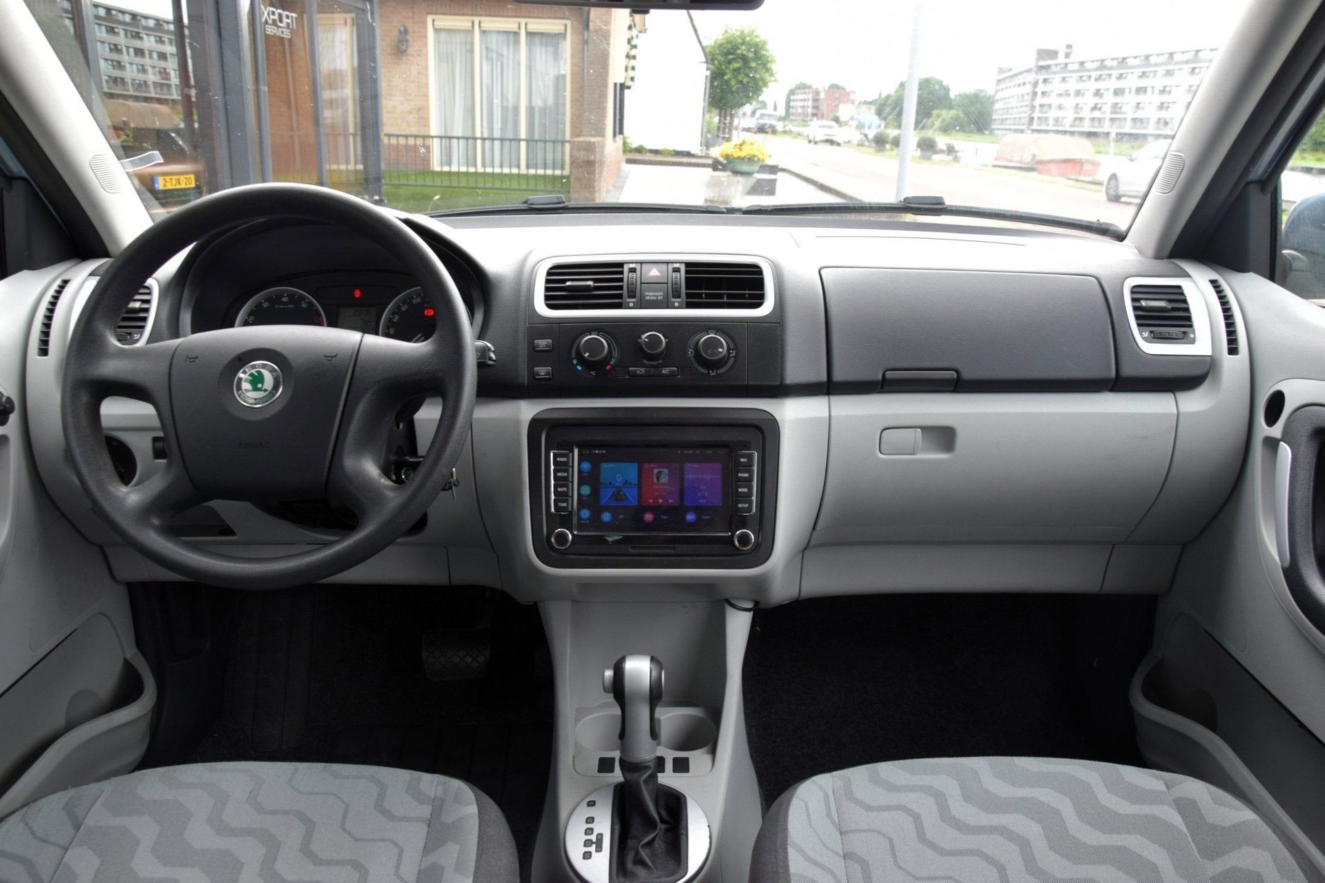 Skoda Fabia 1.6-16V Ambiente| Automaat | Carplay | Airco, Auto's, Skoda, Gebruikt, 4 cilinders, Blauw, 49 €/maand