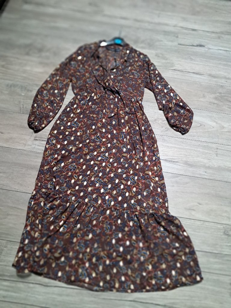 2 jurken creme de la creme en 1 merkloos, Kleding | Dames, Verzenden, Zo goed als nieuw, Maat 38/40 (M), Beige