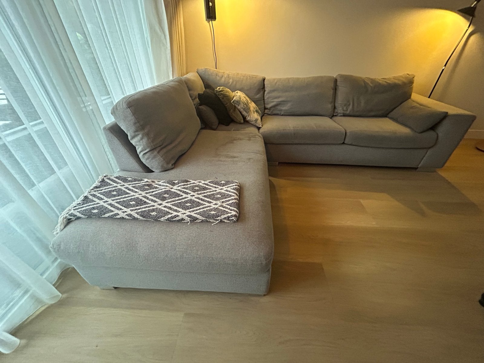 Grote hoekbank met chaise longue - Grijs. Gratis op te halen, Ophalen, Gebruikt, Stof