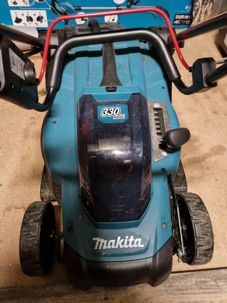Makita DLM330 Accu Grasmaaier - Zo goed als nieuw!, Ophalen, Cirkelmaaier, Accu-grasmaaier, Zo goed als nieuw