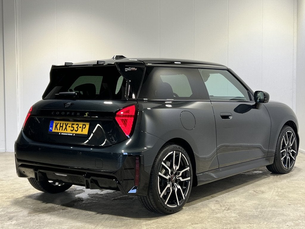 MINI 3-deurs Cooper SE John Cooper Works M 54.2 kWh | Naviga, Gebruikt, Zwart, 4 stoelen, Te koop