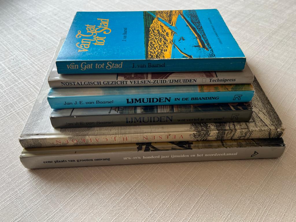 Boeken over IJmuiden/Velsen, Boeken, Geschiedenis | Stad en Regio, Ophalen of Verzenden, Gelezen