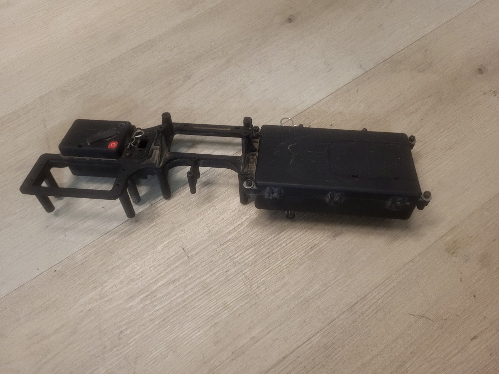originele losi 5ive T servobox, Ophalen of Verzenden, Overige schalen, Benzine, Onderdeel
