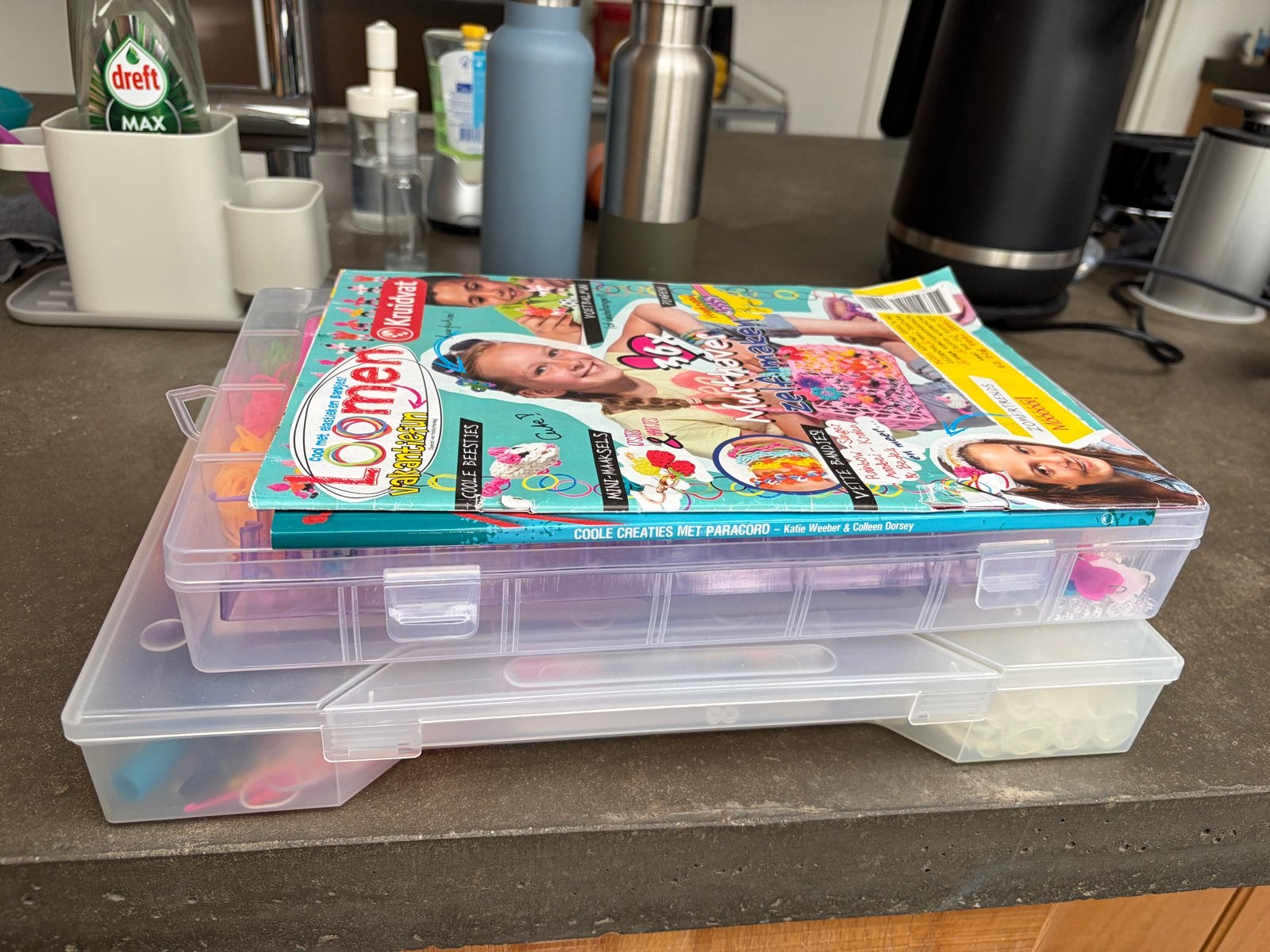 Loom bands en Paracord boeken en materialen, Ophalen, Gebruikt, Overige thema's, Meerkleurig