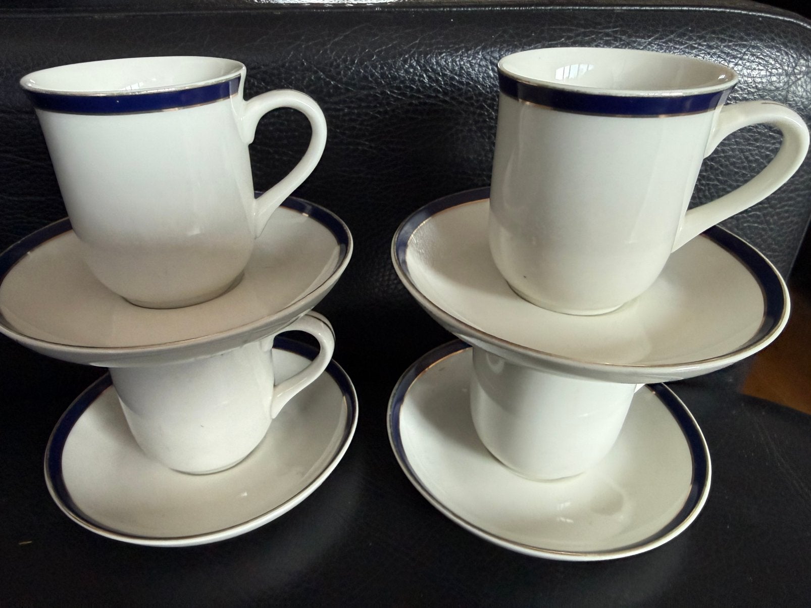 D&E kop & schotel 4x wit kobalt blauw goud, Ophalen of Verzenden, Overige stijlen, Kop(pen) en/of Schotel(s), Glas