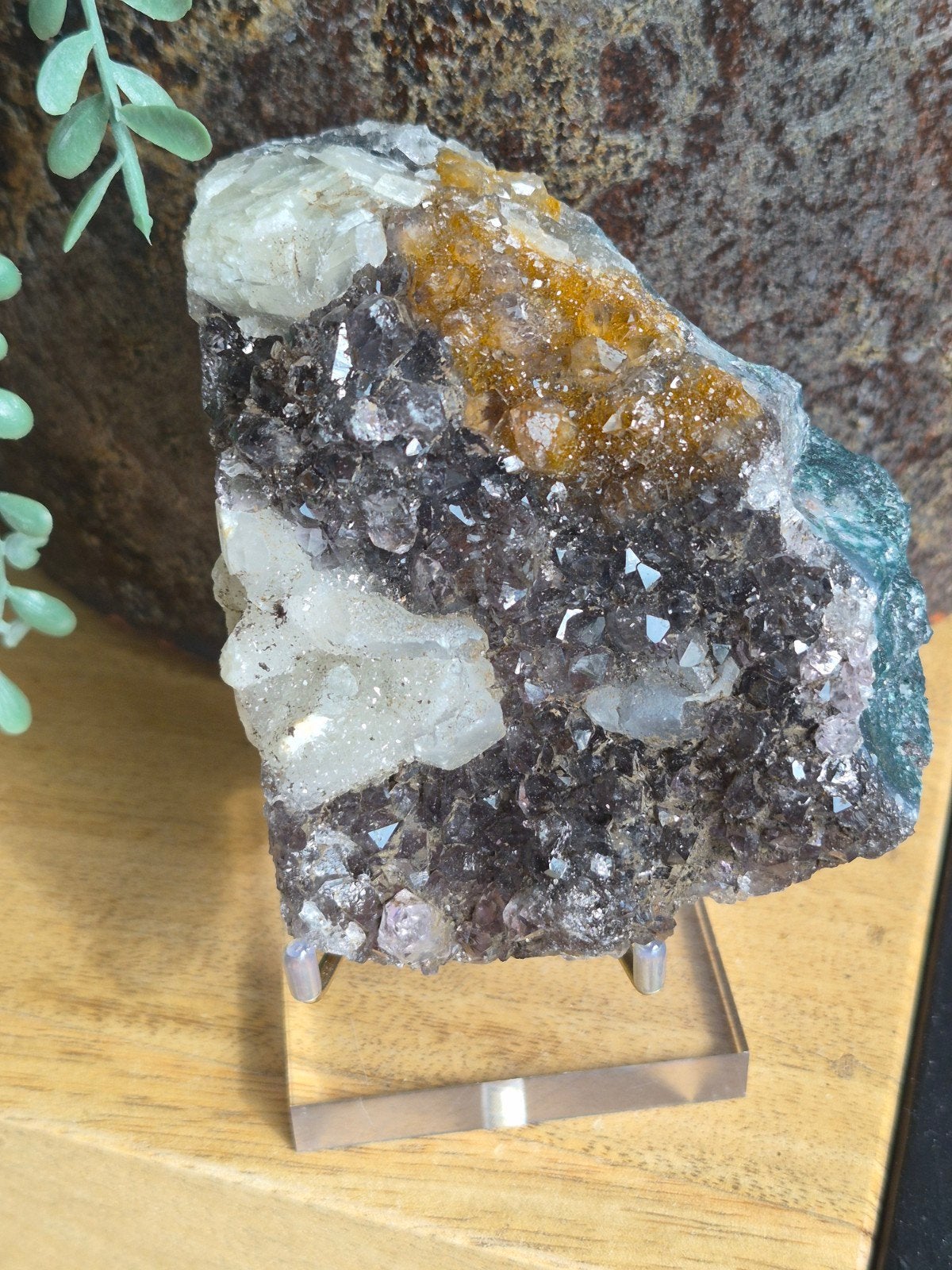 Amethist met uv reagerende calciet, Verzamelen, Mineralen en Fossielen, Ophalen of Verzenden