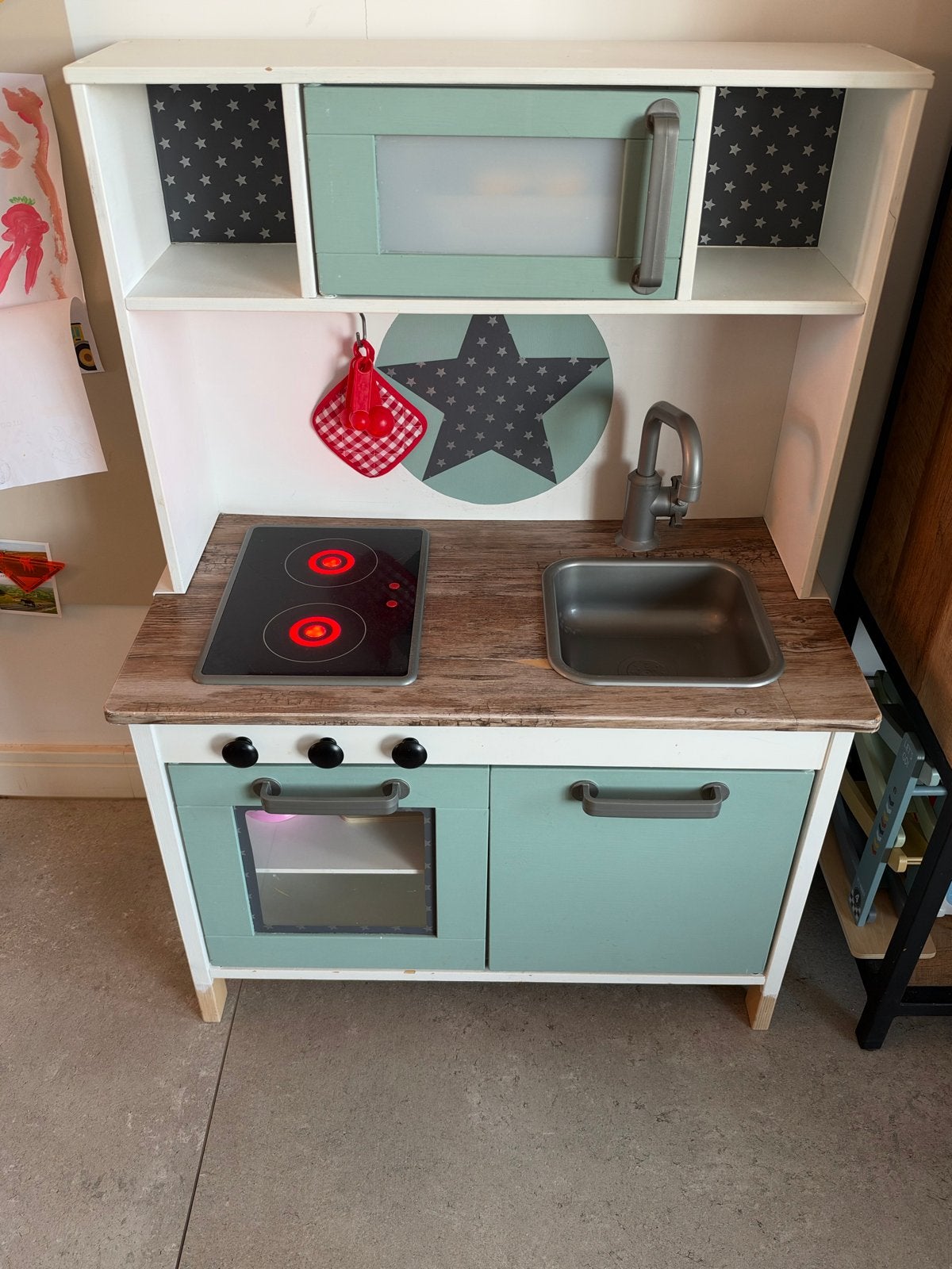 Houten speelkeuken met oven, kookplaat en magnetron, Ophalen of Verzenden, Zo goed als nieuw, Hout, Speelkeuken