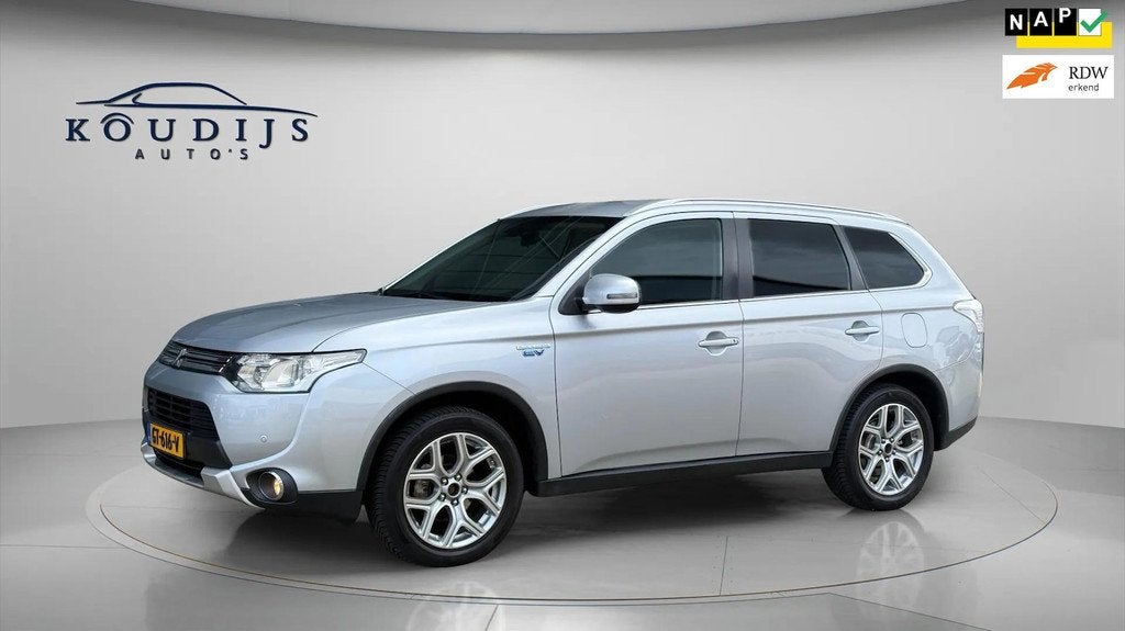 Mitsubishi Outlander 2.0 PHEV Business Edition X-Line, Camer, Zwart, 4 cilinders, Leder en Stof, Vierwielaandrijving