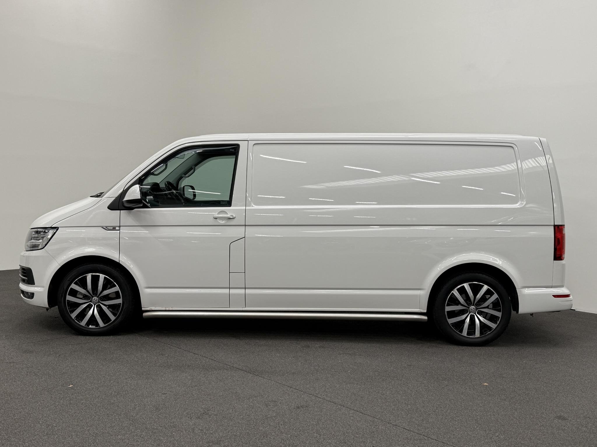 Volkswagen Transporter 2.0 TDI L2H1 Automaat HANDEL / EXPORT, Auto's, Bestelauto's, Gebruikt, 4 cilinders, Volkswagen, 2500 kg