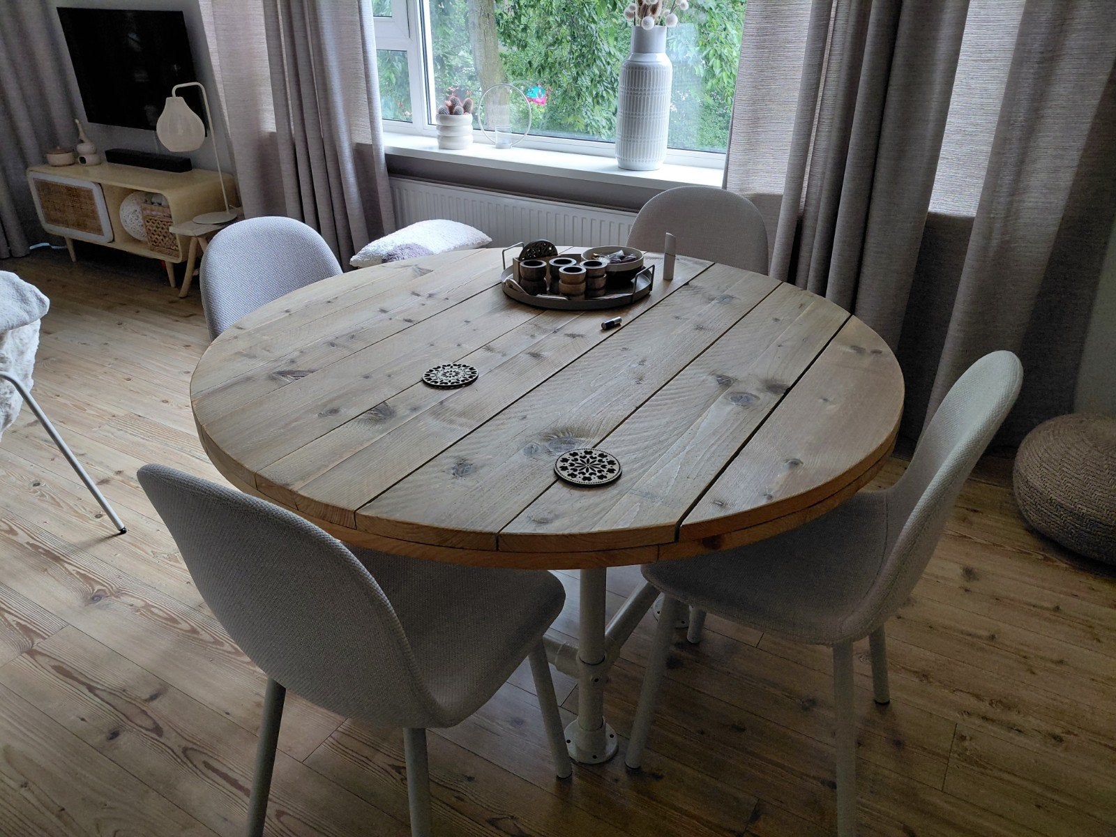 4 beige eetkamerstoelen met stalen poten - ZGAN, Ophalen, Overige kleuren, Zo goed als nieuw, Stof