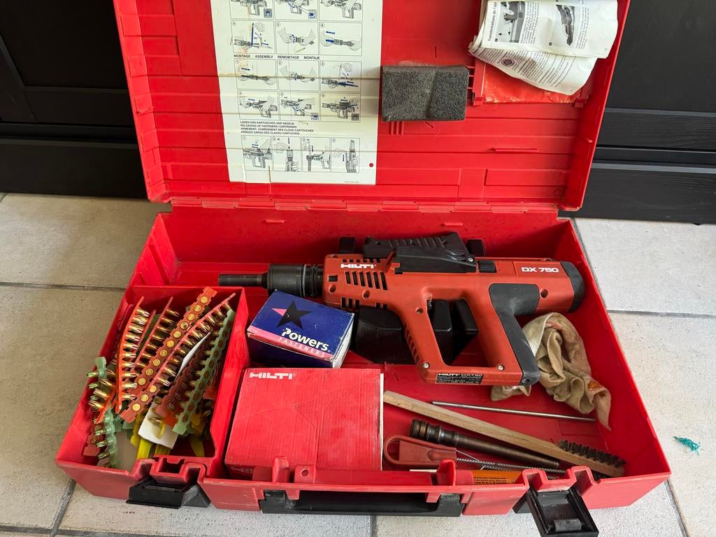Hilti DX750 Kruitschiethamer met patronen en spijkers, Ophalen of Verzenden, Gebruikt