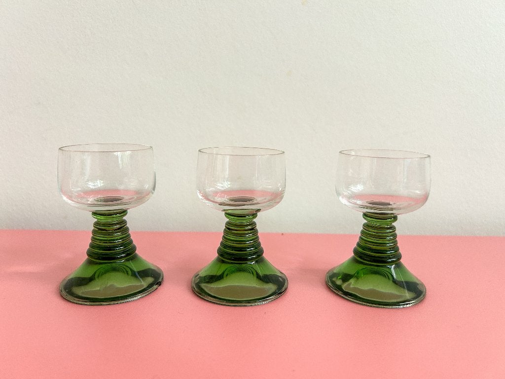 3x vintage roemer borrelglaasjes groene voet, Ophalen of Verzenden, Zo goed als nieuw, Borrel- of Shotglas