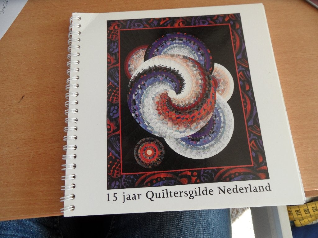 Week-kalender (logboek) 15 jaar Quiltersgilde Nederland, Ophalen of Verzenden, Zo goed als nieuw, Borduren en Naaien