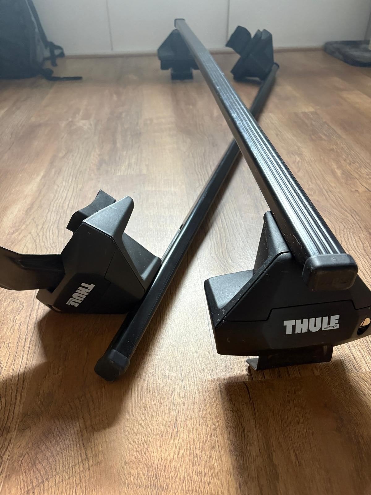 Thule Evo Clamp en  Thule SquareBar 127 dakdragerset, Ophalen, Zo goed als nieuw