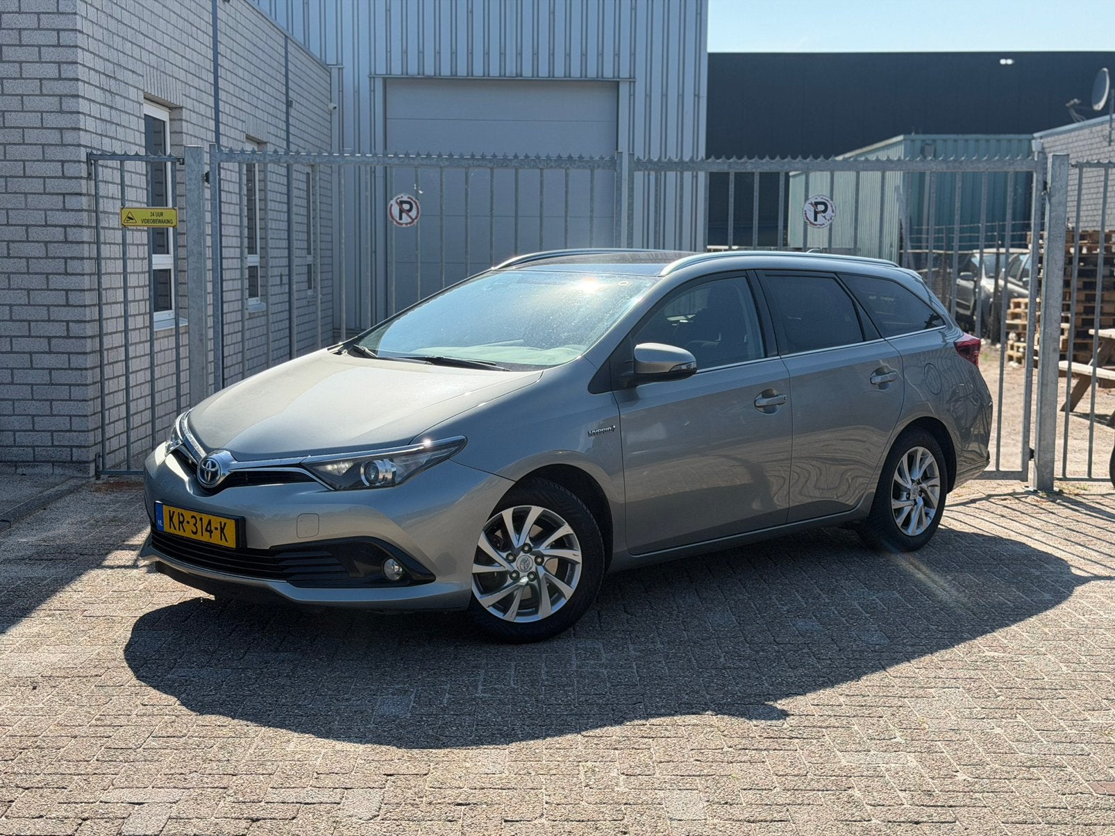 Toyota Auris 1.8 Hybrid Touring Sports CVT 2016| Pano | Navi, Auto's, Toyota, Origineel Nederlands, Automatische klimaatregeling