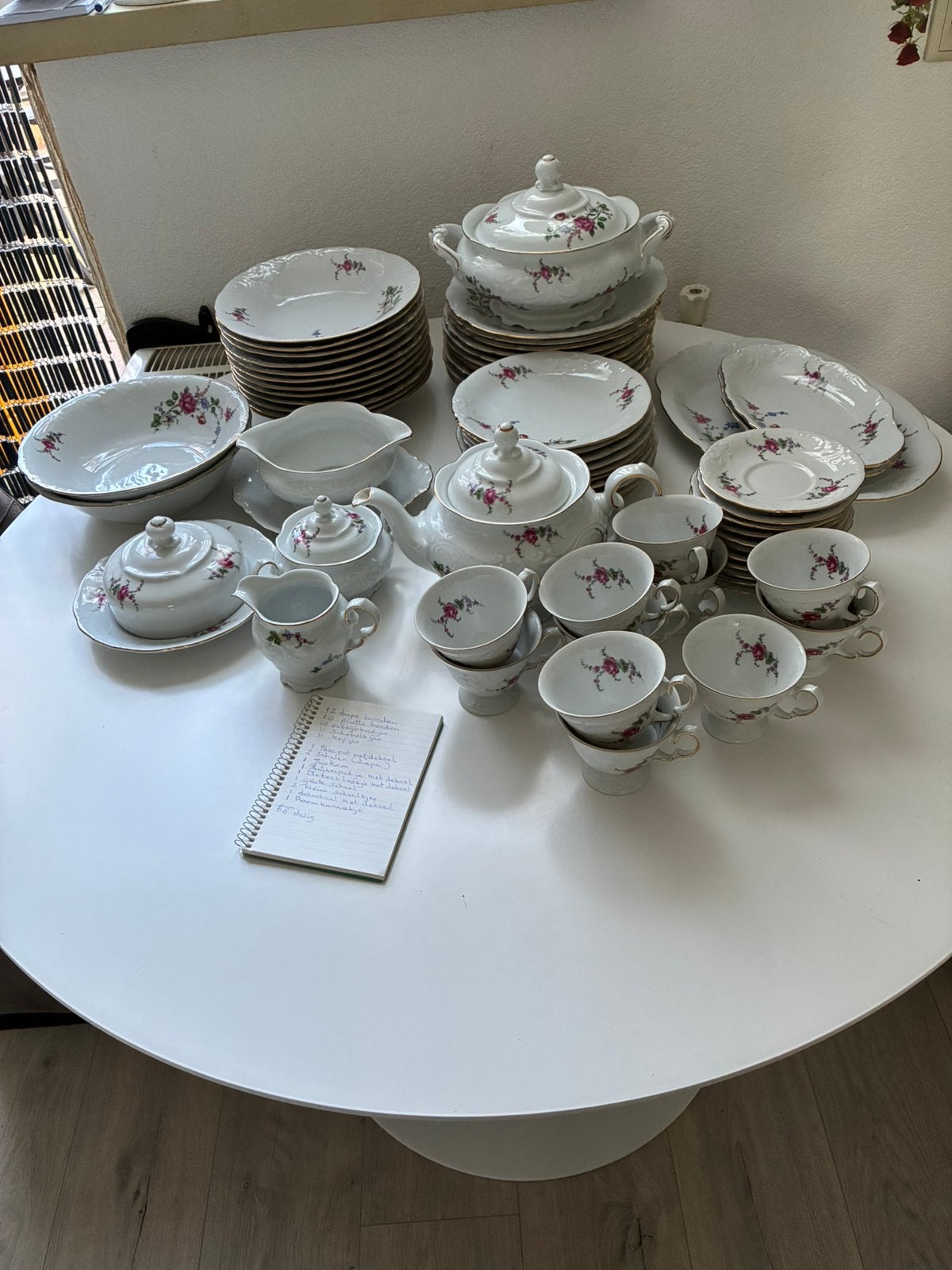 Mooi servies 68 delig, Ophalen