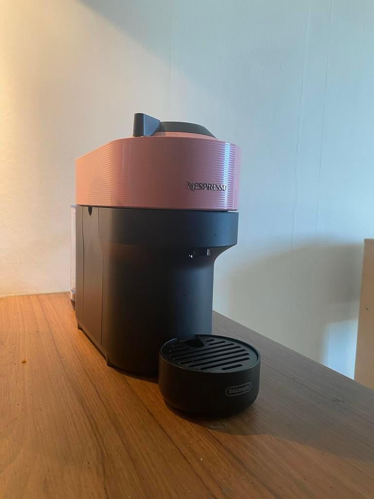 Nespresso Vertuo roze, Gebruikt, Koffiemachine, Ophalen of Verzenden, Koffiepads en cups