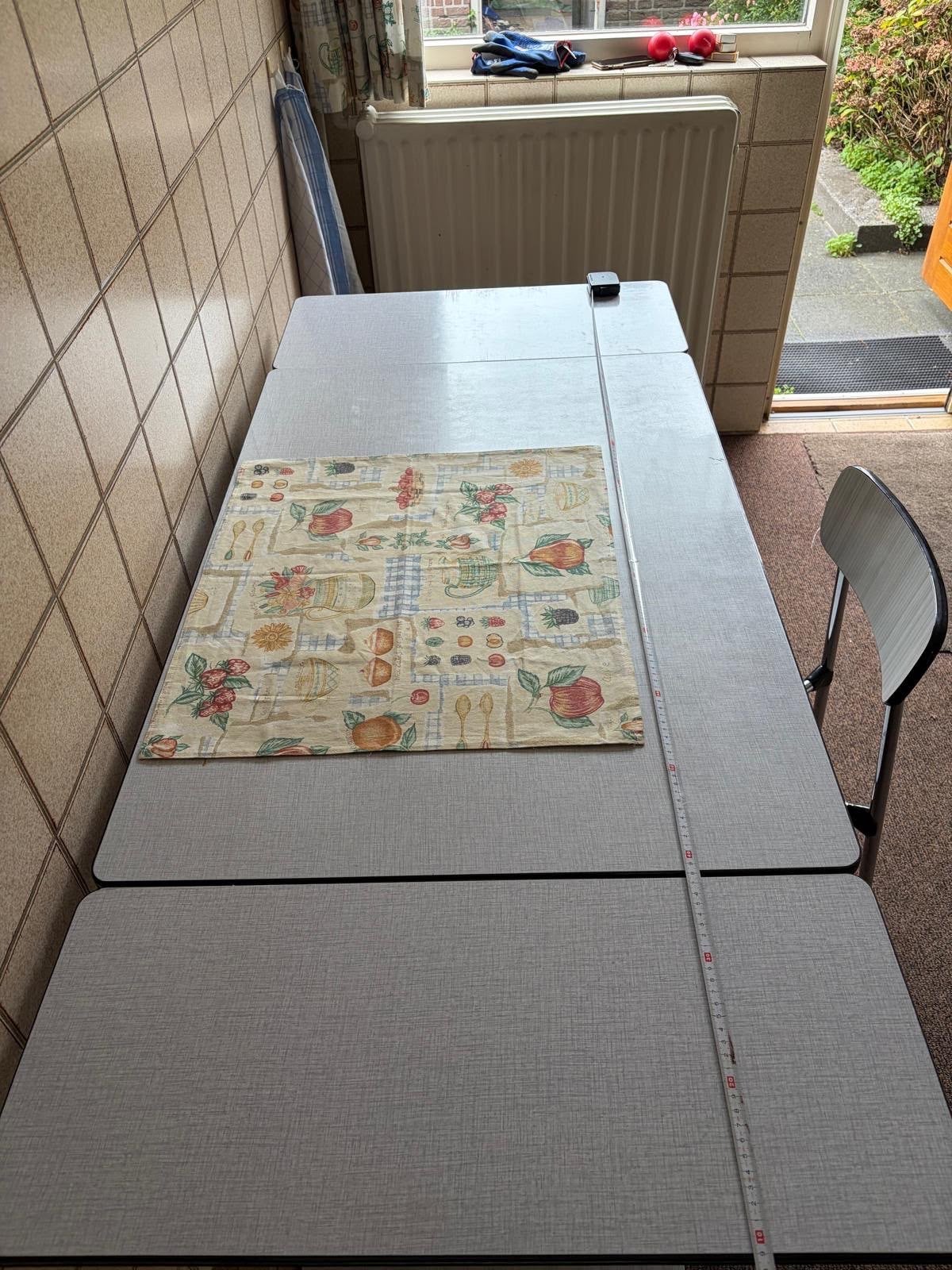 Vintage eettafel met 2 stoelen en kruk - Formica, Ophalen, Gebruikt, 100 tot 150 cm, Tot twee personen
