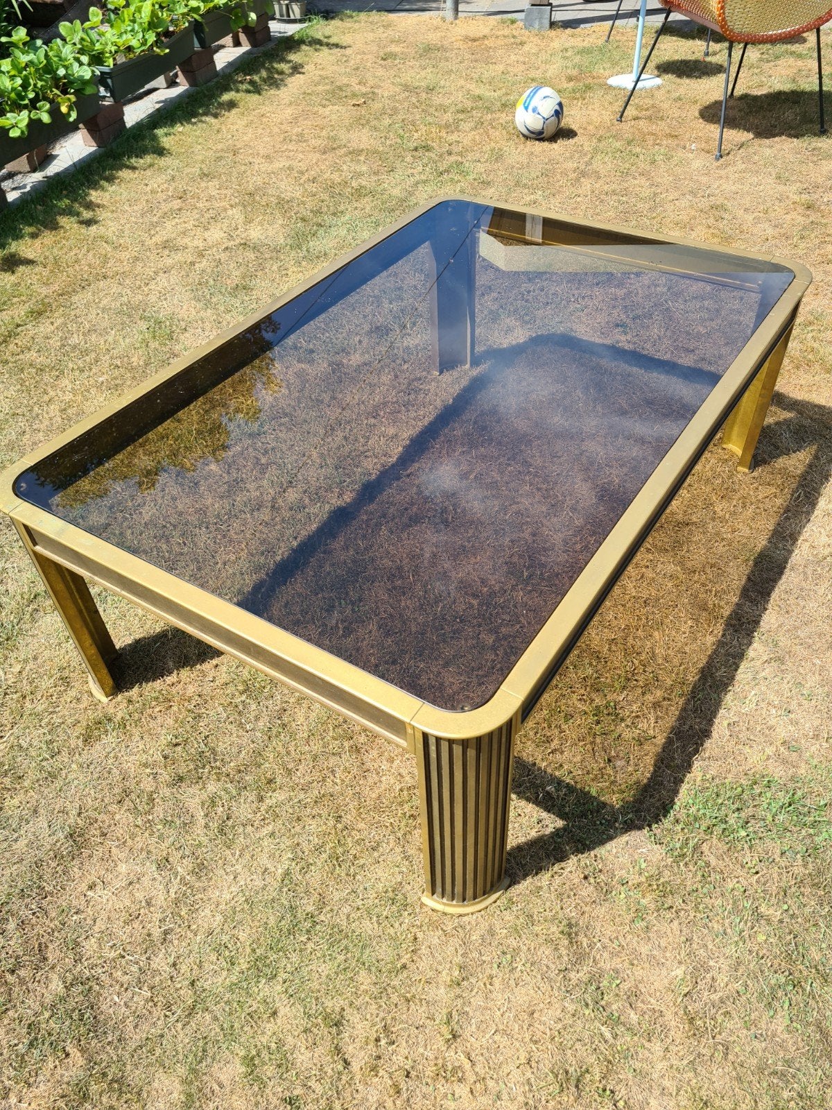 Designer Van Heeck messing salontafel met glazen blad, Antiek en Kunst, Ophalen