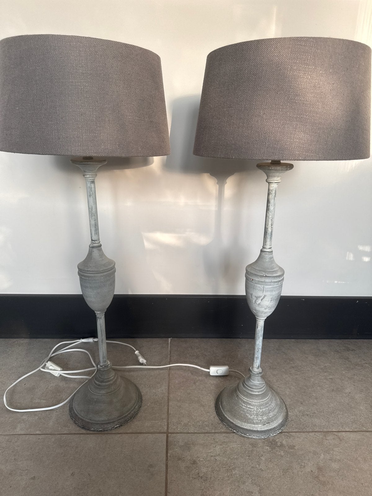 Set van 2 Grote Hoge Tafellampen (86 cm), Grijs, Ophalen, Zo goed als nieuw