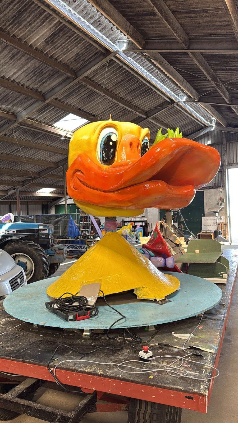 Eenden koppen eende kop carnavalswagen bloemencorso carnaval, Carnaval, Overige maten, Ophalen of Verzenden, Accessoires