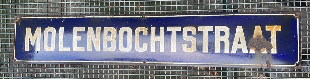 antieke emaille straatnaam uit Tilburg ; Molenbochtstraat., Ophalen of Verzenden