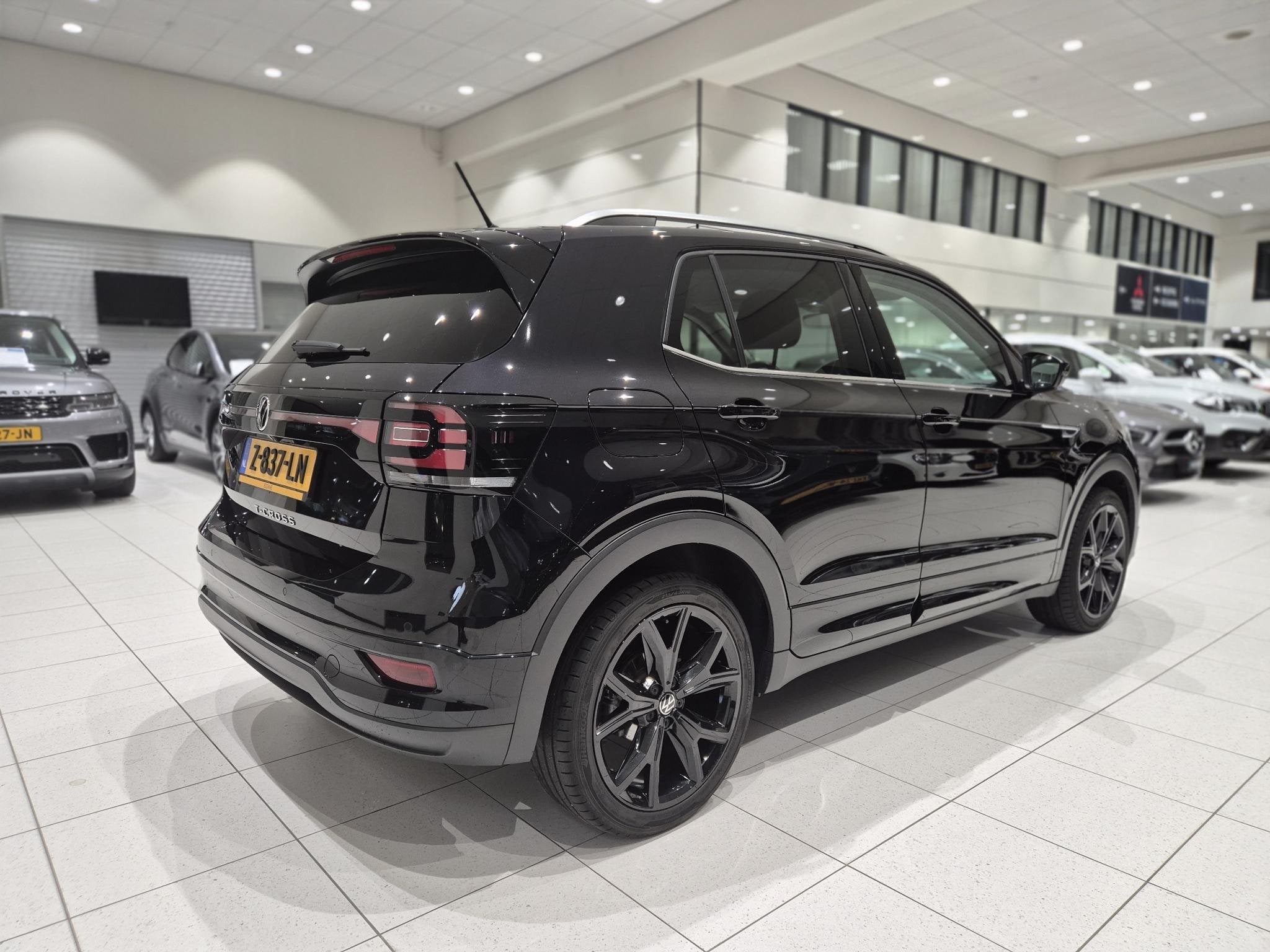 Volkswagen T-Cross 1.5 TSI Style Business R | Automaat | Sto, 4 cilinders, 150 pk, Zwart, SUV of Terreinwagen