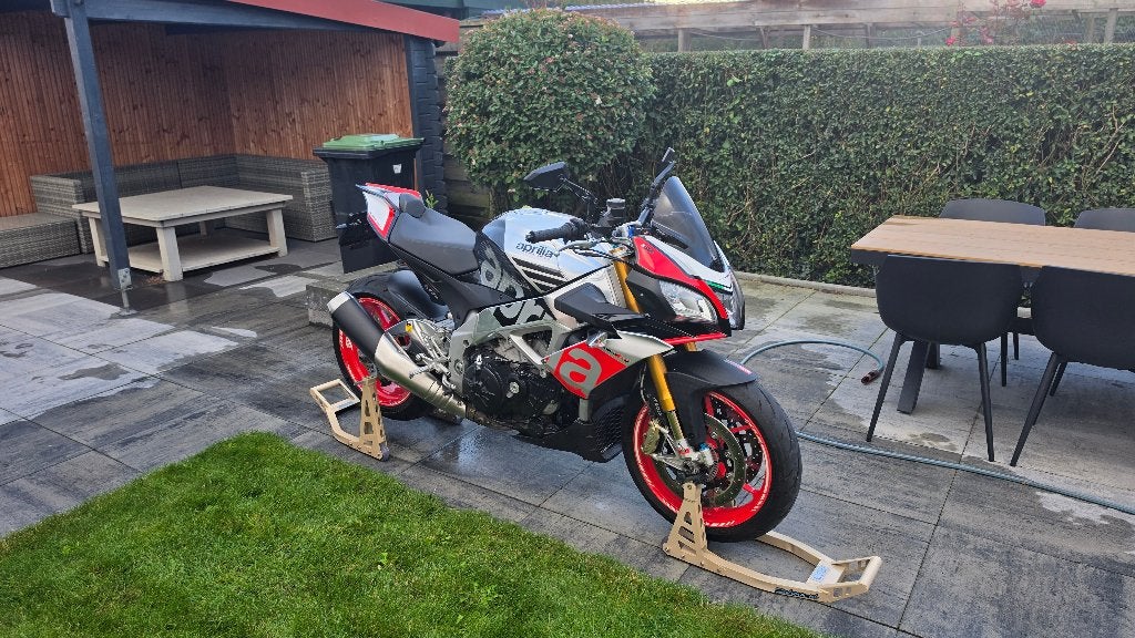 Aprilia Tuono V4 1100 Factory met Puig ruit, 1077 cc, 4 cilinders, Motorrijbewijs A, Gebruikt