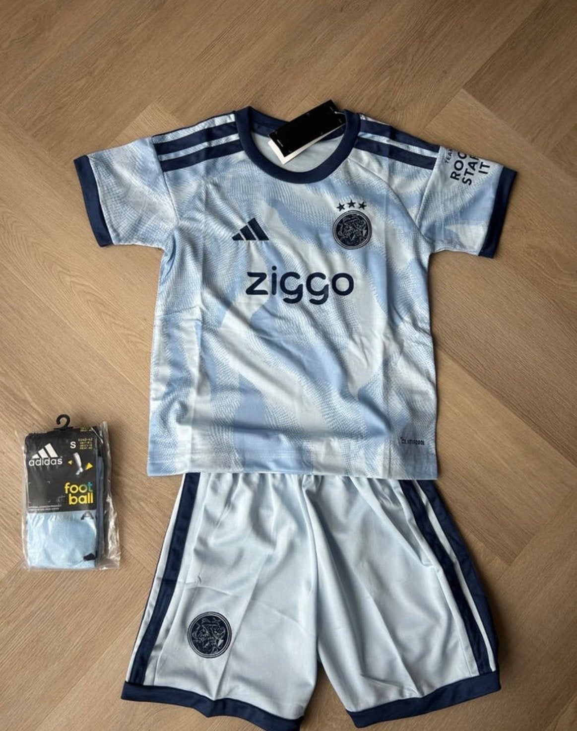 Nieuw Ajax tenue 2026/2027 - Maat 134 beschikbaar, Maat S, Ophalen of Verzenden, Nieuw, Set
