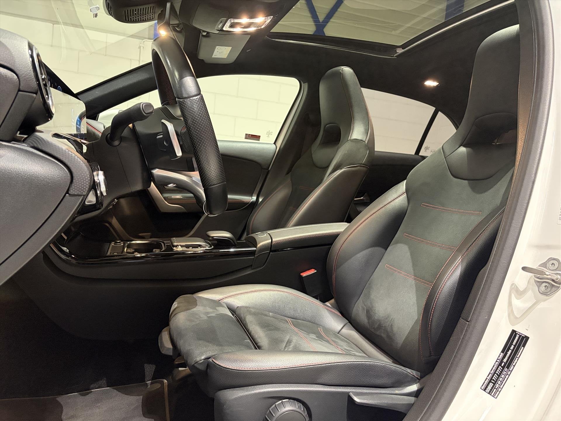 MERCEDES A-Klasse A 180 136pk 7G AMG-Line, Panorama, Widescr, Auto's, Dealer onderhouden, 136 pk, Gebruikt, 4 cilinders