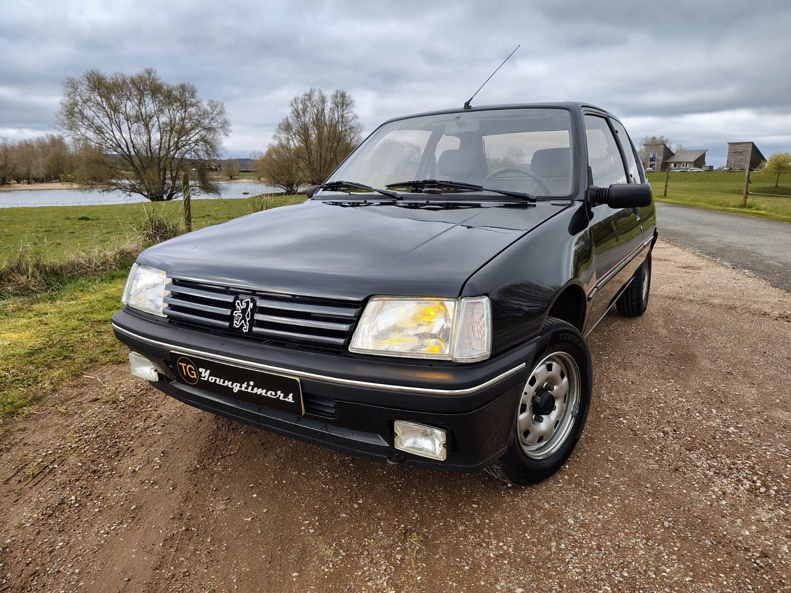 Peugeot 205 1.8 TD bwjr 1992 135.500 km <MOOIE STAAT>, Auto's, Voorwielaandrijving, 67 €/maand, Zwart, Origineel Nederlands