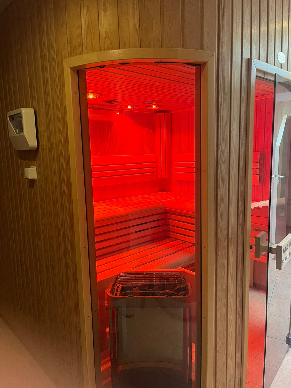 Luxe sauna MOET WEG ivm verbouwing, Ophalen, Zo goed als nieuw, Complete sauna