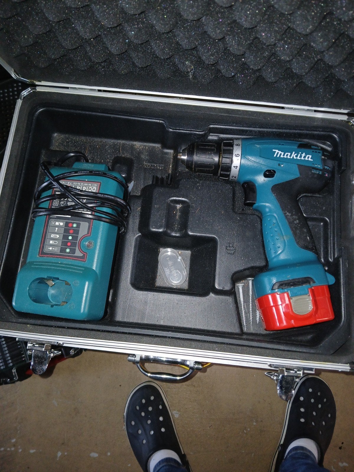 Makita Boor- en Schroefmachine met Koffer en Borenset, Ophalen, Gebruikt, Variabele snelheid, Boor- en Schroefmachine
