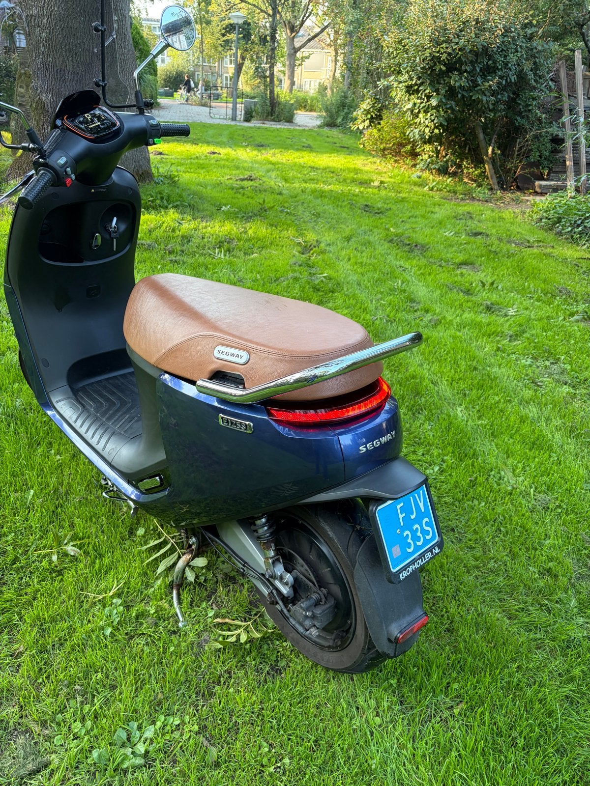 Foto 5 van Segway E125S Elektrische Scooter - Zo goed als nieuw