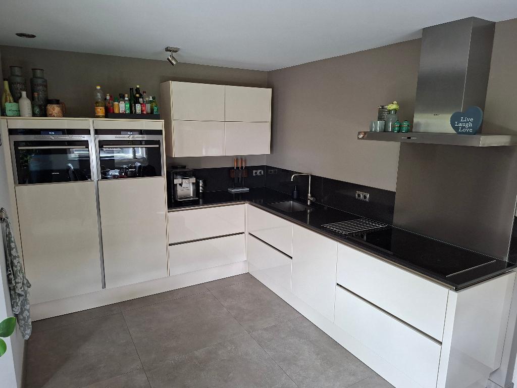 Luxe greeploze Häcker Systemat keuken + Siemens apparatuur, Huis en Inrichting, Ophalen, Wit, Hoekkeuken, Zo goed als nieuw