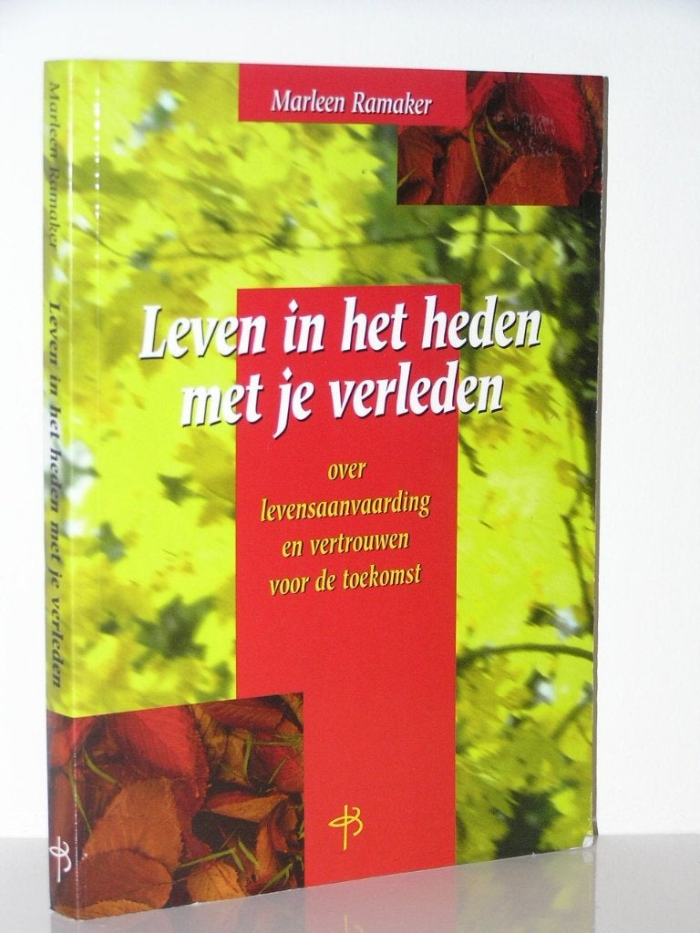 Marleen Ramaker - Leven in het heden met je verleden, Ophalen of Verzenden, Zo goed als nieuw, Christendom | Katholiek