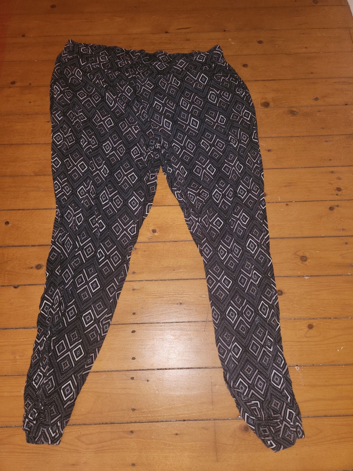 Yessica broek met print - Maat 44, Maat 42/44 (L), Ophalen of Verzenden, Lang, Gedragen