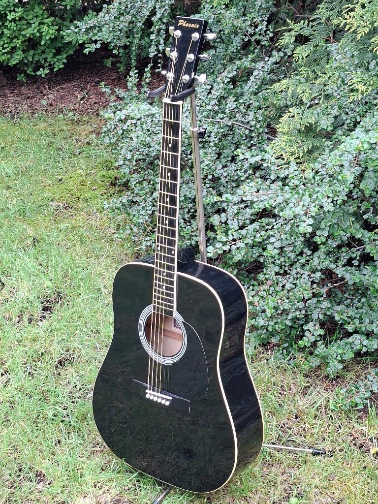 Zwarte Phoenix Western gitaar met veel extra’s. Speelt licht, Ophalen, Gebruikt, Western- of Steelstringgitaar