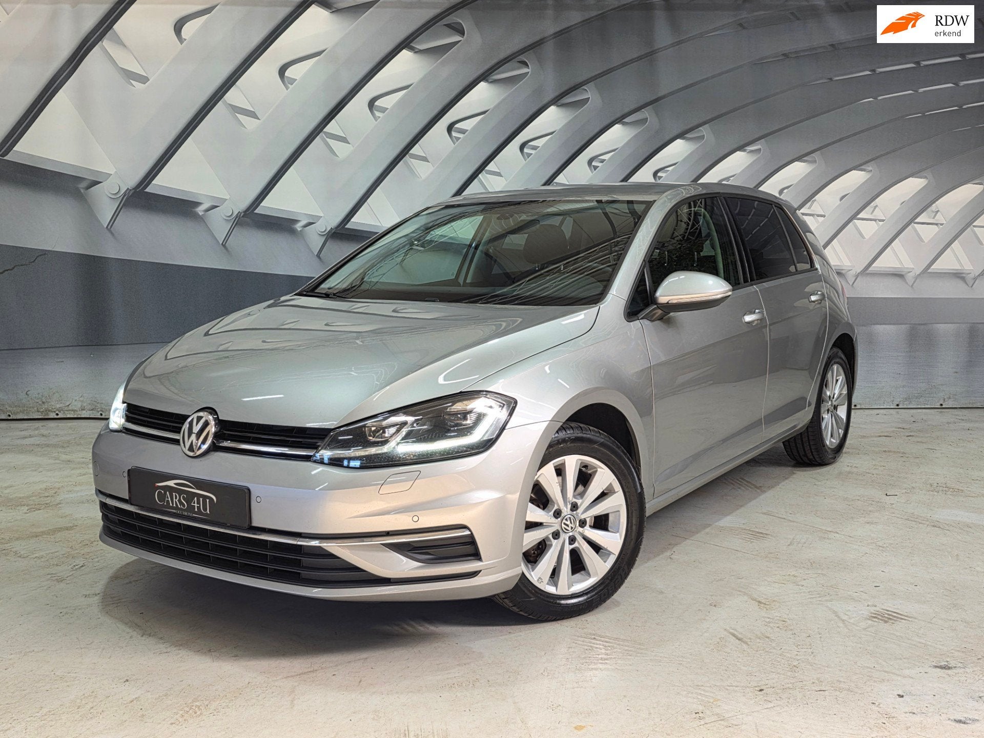 Volkswagen Golf 1.0 TSI Highline Automaat, Auto's, Gebruikt, Euro 6, 4 cilinders, 1191 kg