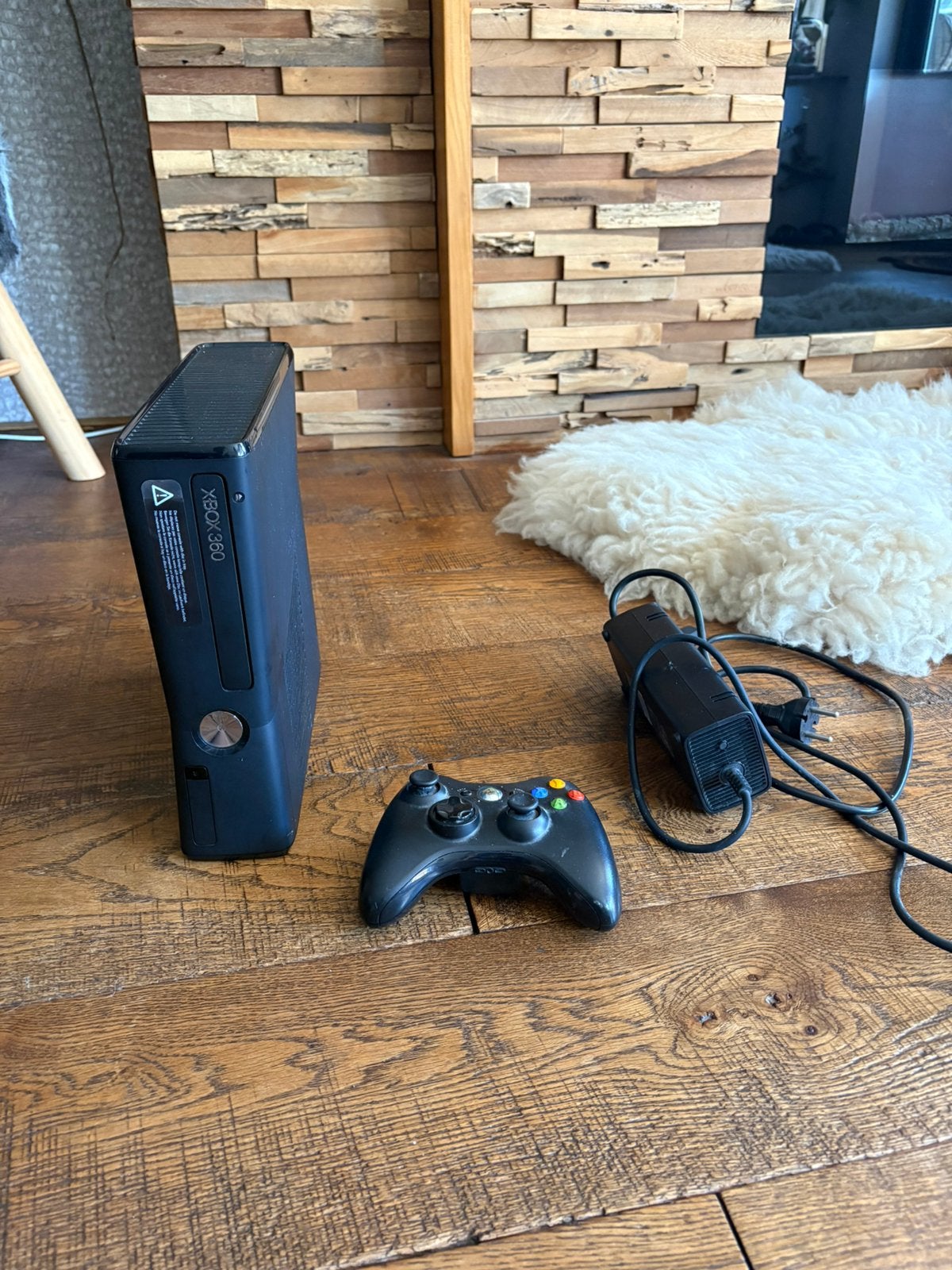 Xbox 360 Slim (S) + originele controller + voeding, Spelcomputers en Games, Spelcomputers | Xbox 360, 360 S, Ophalen of Verzenden