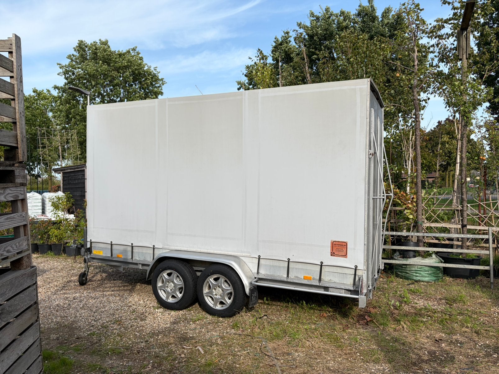 Aanhanger 2 asssen met huif gebruikt voor bloemen/planten, Ophalen, Zo goed als nieuw
