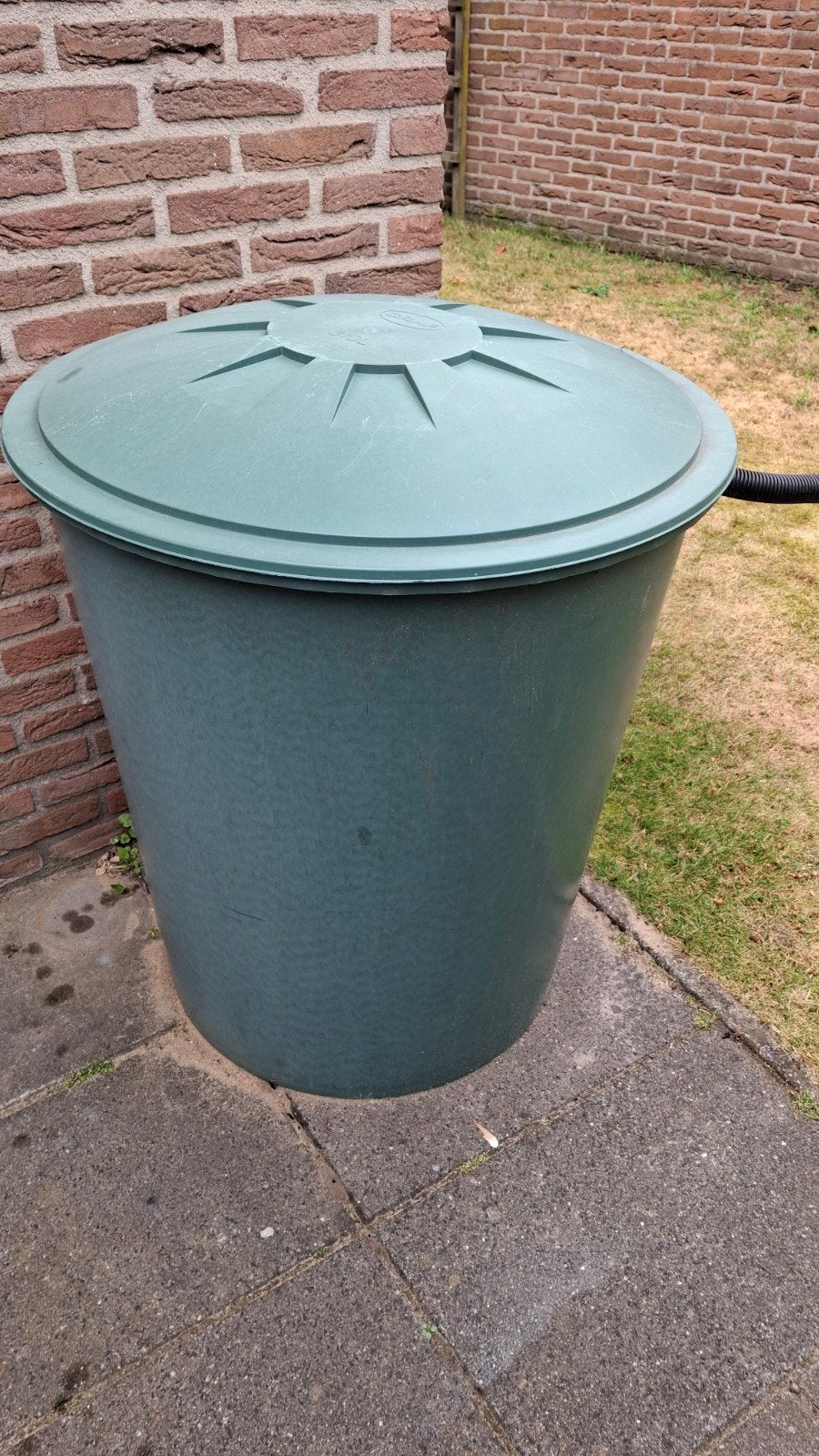 regenton 310 liter 100cm hoog 80 cm breed met kraantje, 150 liter of meer, Ophalen, Gebruikt, Met kraantje