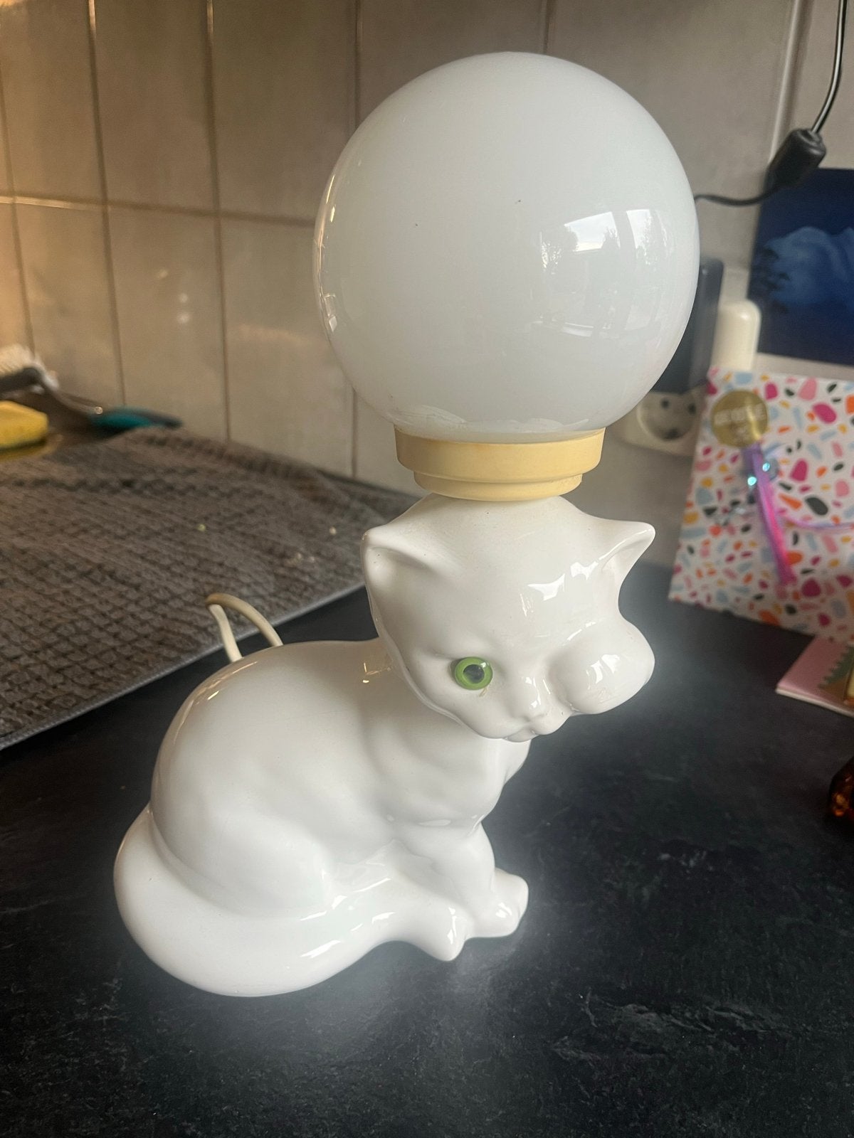 Vintage Witte Kat Tafellamp met Bolle Lamp - Groene Ogen, Gebruikt, Overige merken, Vintage, Keramiek